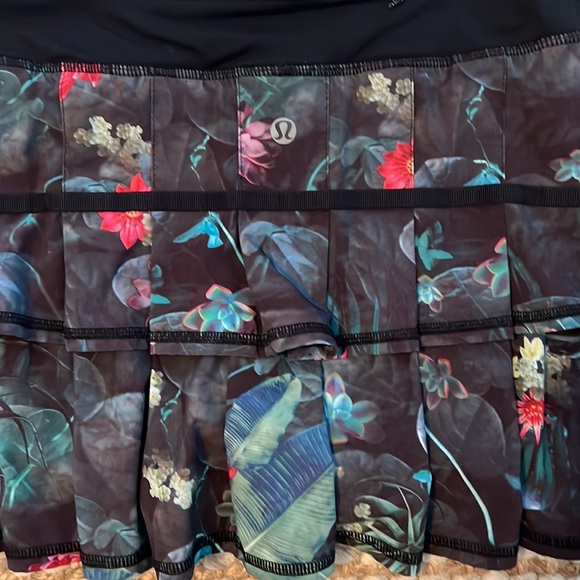 Lululemon skort - Picture 7 of 7